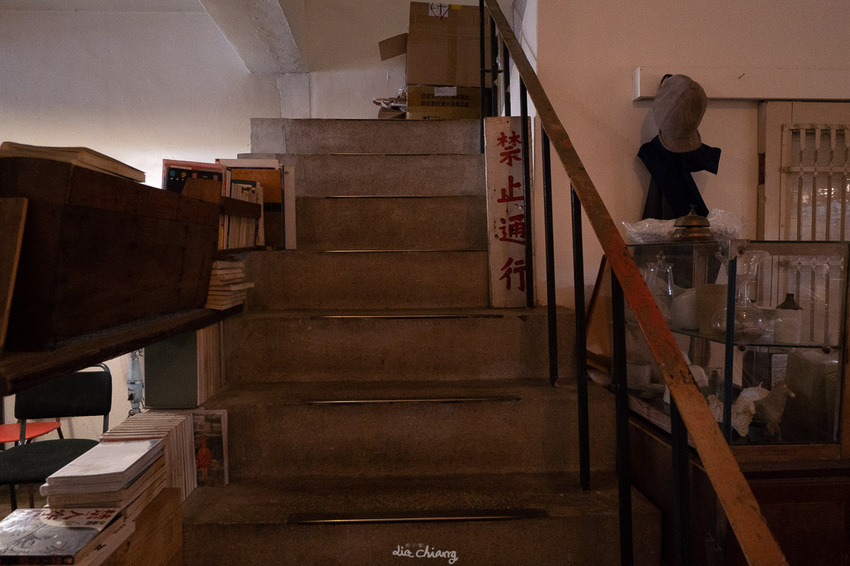 台中市南區早午餐 貪吃鬼 老宅及復古擺設,暗色系風格,餐點美味讓人一再回訪