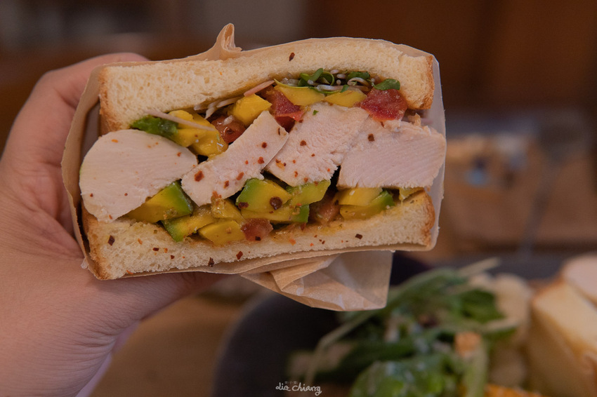 台中市南區早午餐 貪吃鬼 老宅及復古擺設,暗色系風格,餐點美味讓人一再回訪