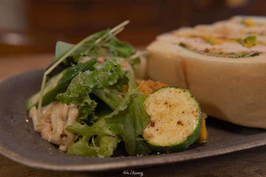 台中市南區早午餐 貪吃鬼 老宅及復古擺設,暗色系風格,餐點美味讓人一再回訪