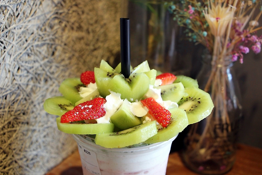 捧花系果昔,彰化果家水果奶昔大爆炸。 - 微笑Joe幸運