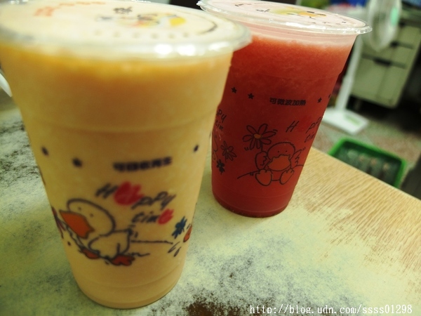 光華木瓜牛奶、檸檬王：【美食特搜。高雄苓雅區】光華木瓜牛奶大王。光華夜市裡的人氣果汁 網路激推木瓜牛奶 早餐賣到宵夜場