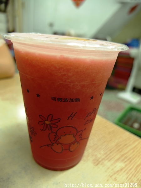 光華木瓜牛奶、檸檬王：【美食特搜。高雄苓雅區】光華木瓜牛奶大王。光華夜市裡的人氣果汁 網路激推木瓜牛奶 早餐賣到宵夜場