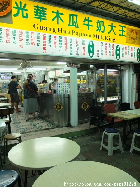 光華木瓜牛奶、檸檬王：【美食特搜。高雄苓雅區】光華木瓜牛奶大王。光華夜市裡的人氣果汁 網路激推木瓜牛奶 早餐賣到宵夜場