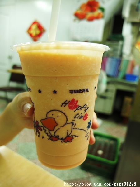 光華木瓜牛奶、檸檬王：【美食特搜。高雄苓雅區】光華木瓜牛奶大王。光華夜市裡的人氣果汁 網路激推木瓜牛奶 早餐賣到宵夜場