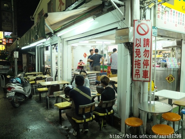 光華木瓜牛奶、檸檬王：【美食特搜。高雄苓雅區】光華木瓜牛奶大王。光華夜市裡的人氣果汁 網路激推木瓜牛奶 早餐賣到宵夜場