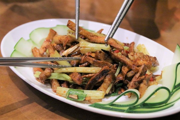 586食堂:【台北食記】586食堂~台菜料理。活體海鮮現撈現煮新鮮吃的到/家人圍爐聚餐或三五好友團聚的餐廳/近新生高架橋餐廳料理