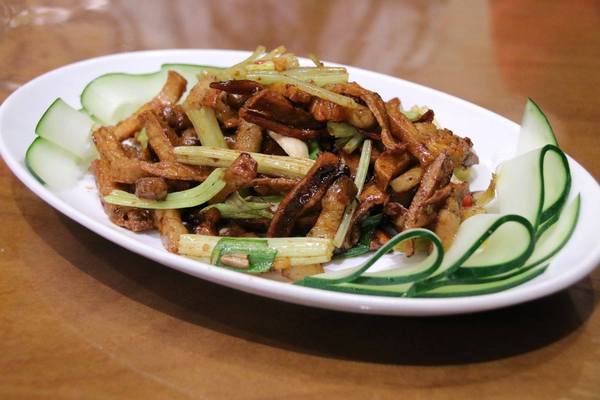 586食堂:【台北食記】586食堂~台菜料理。活體海鮮現撈現煮新鮮吃的到/家人圍爐聚餐或三五好友團聚的餐廳/近新生高架橋餐廳料理