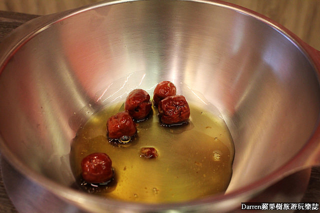 『桃園中壢美食』大母雞創意燉鍋★一個人也能獨享的養生燉雞湯/中壢SOGO商圈美食桃園金牌好店/大公雞烤雞燉雞