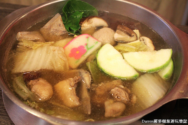 『桃園中壢美食』大母雞創意燉鍋★一個人也能獨享的養生燉雞湯/中壢SOGO商圈美食桃園金牌好店/大公雞烤雞燉雞