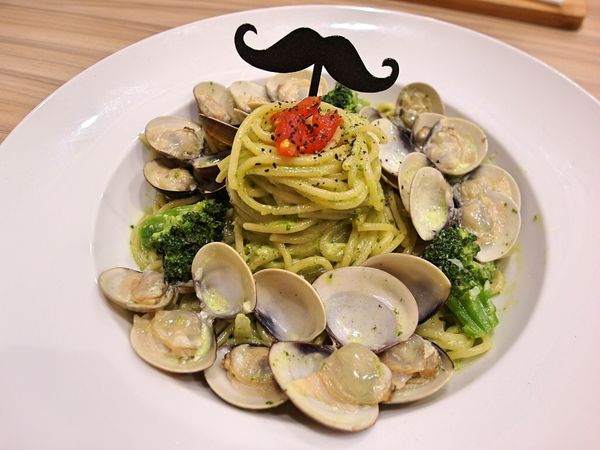 Who's Tea 鬍子茶(台北復興南店)：❤️美食❤️【台北。大安】Who's Tea 鬍子茶 / 台北復興南店★好友聚餐推薦/草莓季節限定/愛評體驗團