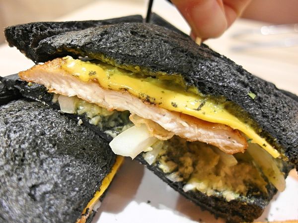 Who's Tea 鬍子茶(台北復興南店)：❤️美食❤️【台北。大安】Who's Tea 鬍子茶 / 台北復興南店★好友聚餐推薦/草莓季節限定/愛評體驗團