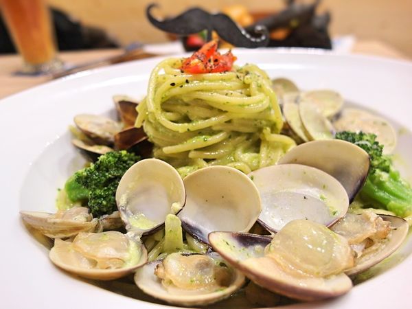 Who's Tea 鬍子茶(台北復興南店)：❤️美食❤️【台北。大安】Who's Tea 鬍子茶 / 台北復興南店★好友聚餐推薦/草莓季節限定/愛評體驗團