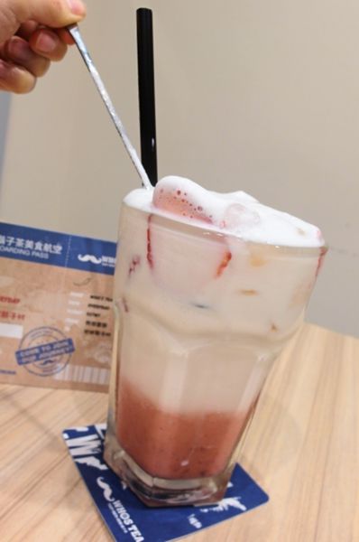 Who's Tea 鬍子茶(台北復興南店)：❤️美食❤️【台北。大安】Who's Tea 鬍子茶 / 台北復興南店★好友聚餐推薦/草莓季節限定/愛評體驗團