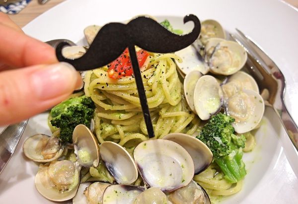 Who's Tea 鬍子茶(台北復興南店)：❤️美食❤️【台北。大安】Who's Tea 鬍子茶 / 台北復興南店★好友聚餐推薦/草莓季節限定/愛評體驗團