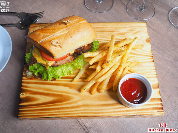 T.R Kitchen Bistro:T.R Kitchen Bistro,在麗寶outlet享受義法微醺料理~