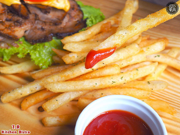 T.R Kitchen Bistro:T.R Kitchen Bistro,在麗寶outlet享受義法微醺料理~