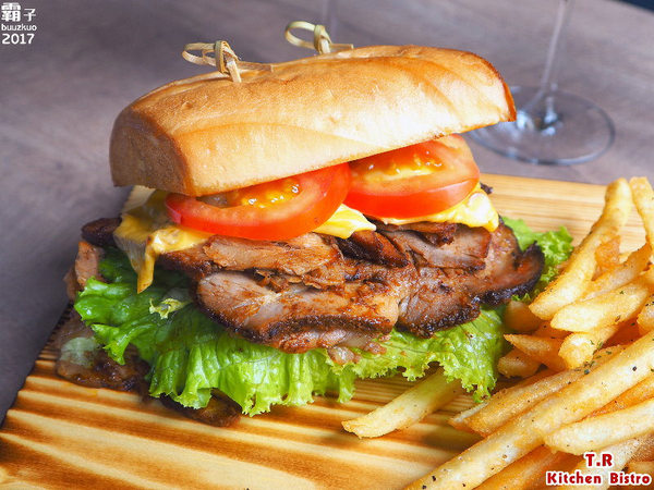 T.R Kitchen Bistro:T.R Kitchen Bistro,在麗寶outlet享受義法微醺料理~