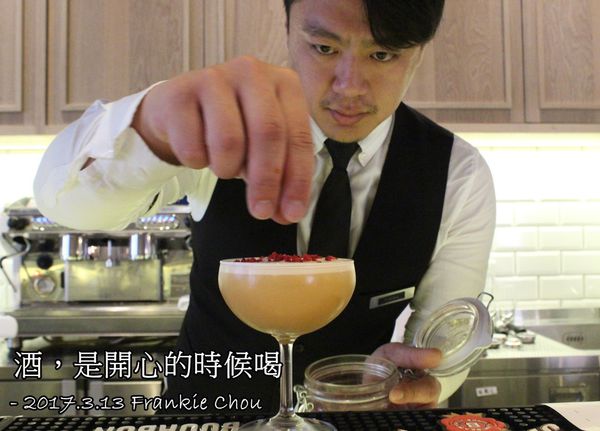 【台中后里區。美食】麗寶outlet餐廳推薦：T.R Kitchen Bistro //義法時尚微醺餐酒館，滿足視覺和味覺的特色調酒和茶飲