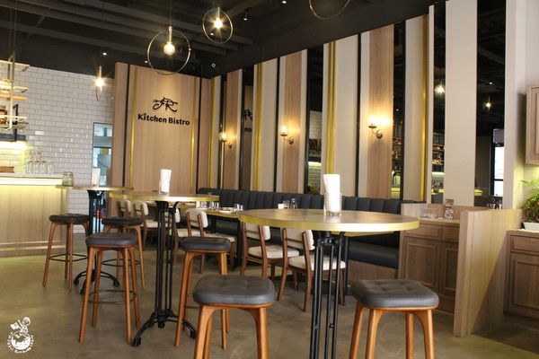 【台中后里區。美食】麗寶outlet餐廳推薦：T.R Kitchen Bistro //義法時尚微醺餐酒館，滿足視覺和味覺的特色調酒和茶飲