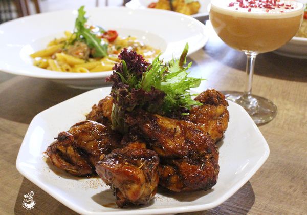 【台中后里區。美食】麗寶outlet餐廳推薦：T.R Kitchen Bistro //義法時尚微醺餐酒館，滿足視覺和味覺的特色調酒和茶飲