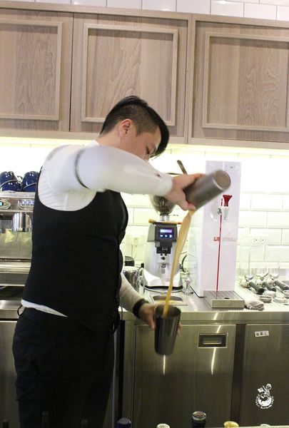 【台中后里區。美食】麗寶outlet餐廳推薦：T.R Kitchen Bistro //義法時尚微醺餐酒館，滿足視覺和味覺的特色調酒和茶飲