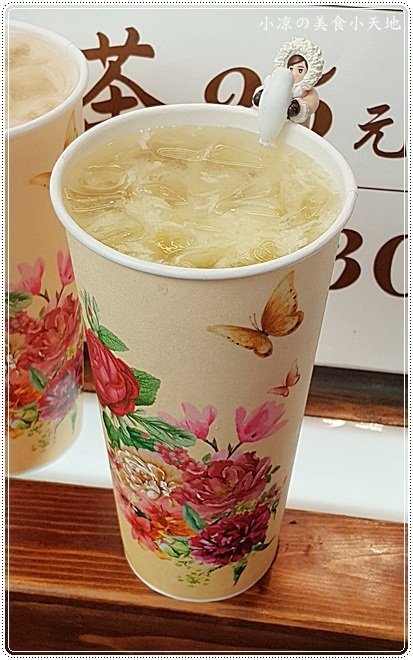 一中金牌鳳梅冰：台中北區』一中鳳梅冰║隱藏版古早味飲品，遵循古法手製搭上復古花杯超吸睛（鮮奶系列加珍珠不加價）