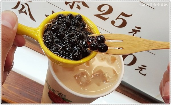 一中金牌鳳梅冰：台中北區』一中鳳梅冰║隱藏版古早味飲品，遵循古法手製搭上復古花杯超吸睛（鮮奶系列加珍珠不加價）