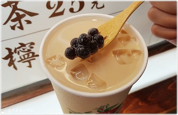 一中金牌鳳梅冰：台中北區』一中鳳梅冰║隱藏版古早味飲品，遵循古法手製搭上復古花杯超吸睛（鮮奶系列加珍珠不加價）