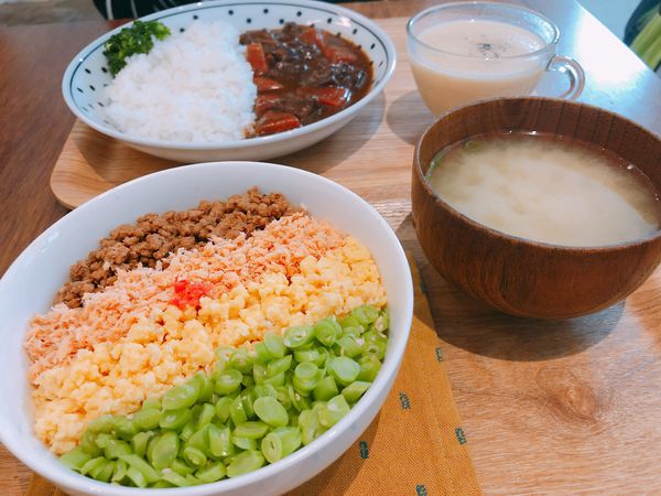 捷運忠孝復興站✿Kitchen island 中島✿中島廚房形式的溫馨空間~ 樸實美味的鮭魚四色飯 !