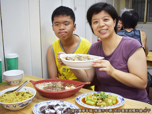 宏珍雲南過橋米線米干07-造型碗很大碗.JPG