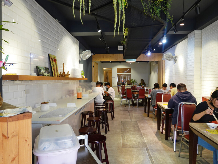 桃園中壢—宏珍雲南過橋米線｜如同份量般澎湃的思鄉情懷 成就每碗每盤特色雲南料理｜龍東路