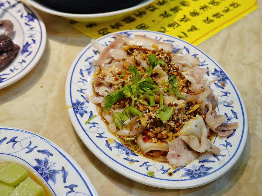 桃園中壢—宏珍雲南過橋米線｜如同份量般澎湃的思鄉情懷 成就每碗每盤特色雲南料理｜龍東路