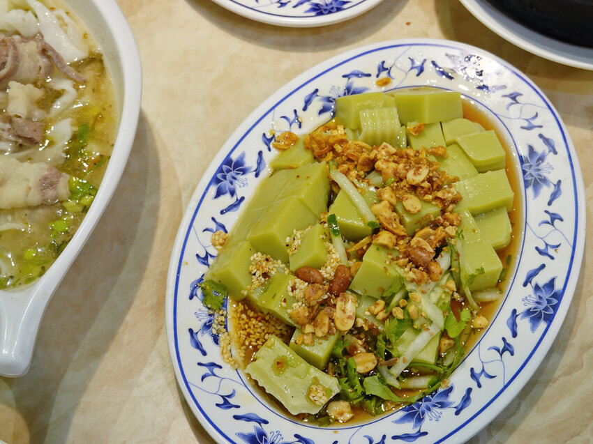 桃園中壢—宏珍雲南過橋米線｜如同份量般澎湃的思鄉情懷 成就每碗每盤特色雲南料理｜龍東路