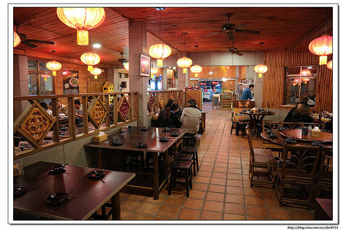 【桃園食記】桃園市‧活跳跳活蝦餐廳(桃園活蝦/桃園活蝦料理/桃園海鮮餐廳) 適合家庭、親友聚餐 附設親子遊戲區