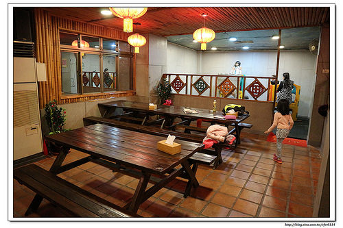 【桃園食記】桃園市‧活跳跳活蝦餐廳(桃園活蝦/桃園活蝦料理/桃園海鮮餐廳) 適合家庭、親友聚餐 附設親子遊戲區