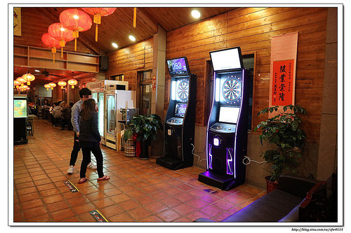 【桃園食記】桃園市‧活跳跳活蝦餐廳(桃園活蝦/桃園活蝦料理/桃園海鮮餐廳) 適合家庭、親友聚餐 附設親子遊戲區