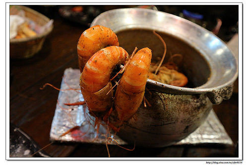 【桃園食記】桃園市‧活跳跳活蝦餐廳(桃園活蝦/桃園活蝦料理/桃園海鮮餐廳) 適合家庭、親友聚餐 附設親子遊戲區