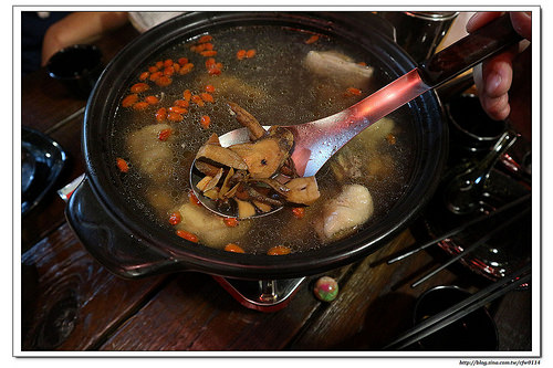 【桃園食記】桃園市‧活跳跳活蝦餐廳(桃園活蝦/桃園活蝦料理/桃園海鮮餐廳) 適合家庭、親友聚餐 附設親子遊戲區