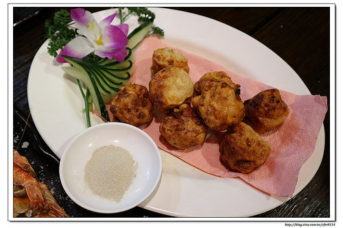 【桃園食記】桃園市‧活跳跳活蝦餐廳(桃園活蝦/桃園活蝦料理/桃園海鮮餐廳) 適合家庭、親友聚餐 附設親子遊戲區