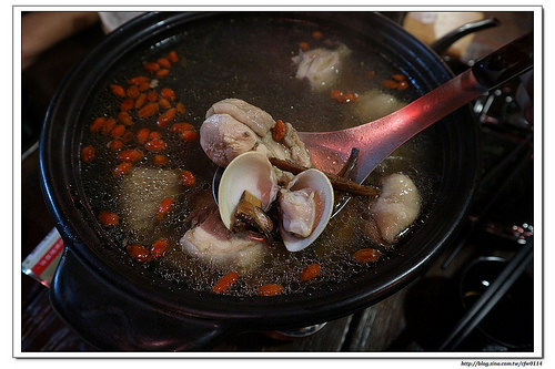 【桃園食記】桃園市‧活跳跳活蝦餐廳(桃園活蝦/桃園活蝦料理/桃園海鮮餐廳) 適合家庭、親友聚餐 附設親子遊戲區