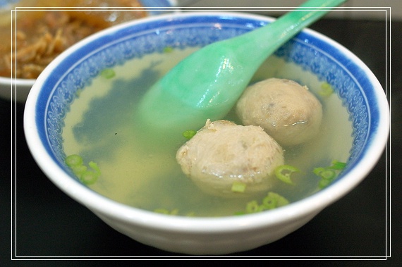 《捷運中和新蘆線/台北橋站美食》捷運台北橋站出站即達的三重三和夜市~網友留言推薦三和夜市必吃美食懶人包!!