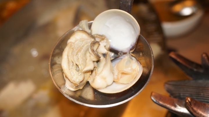 【台北內湖 美食】川老爺麻辣鍋，好吃湯底火鍋料!!熱炒加值/溫體牛買一送一/螃蟹豪華海鮮拼盤/現正限時升級優惠中呀!!/捷運葫洲站