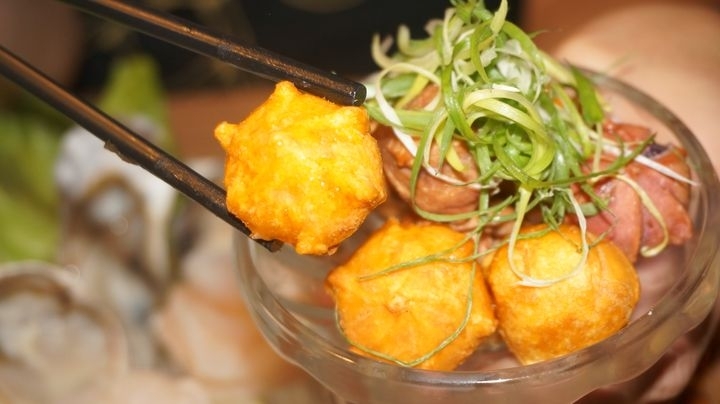 【台北內湖 美食】川老爺麻辣鍋，好吃湯底火鍋料!!熱炒加值/溫體牛買一送一/螃蟹豪華海鮮拼盤/現正限時升級優惠中呀!!/捷運葫洲站