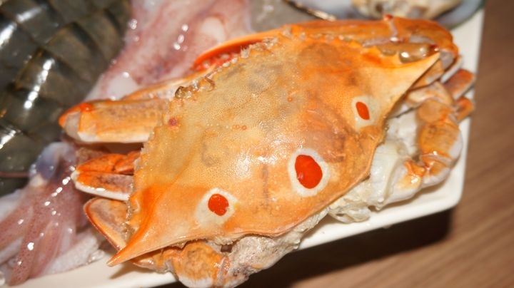 【台北內湖 美食】川老爺麻辣鍋，好吃湯底火鍋料!!熱炒加值/溫體牛買一送一/螃蟹豪華海鮮拼盤/現正限時升級優惠中呀!!/捷運葫洲站