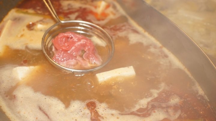 【台北內湖 美食】川老爺麻辣鍋，好吃湯底火鍋料!!熱炒加值/溫體牛買一送一/螃蟹豪華海鮮拼盤/現正限時升級優惠中呀!!/捷運葫洲站