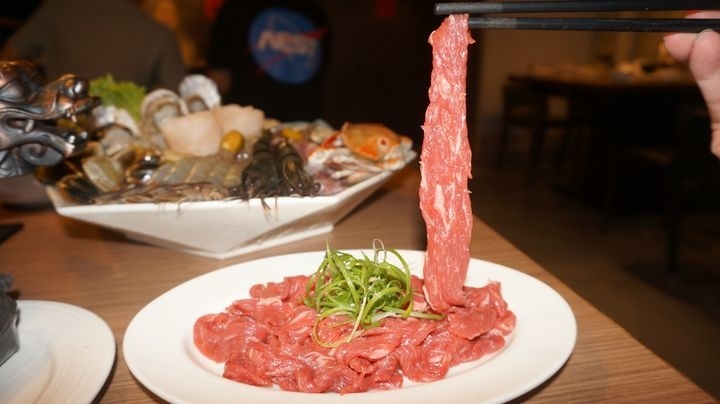 【台北內湖 美食】川老爺麻辣鍋，好吃湯底火鍋料!!熱炒加值/溫體牛買一送一/螃蟹豪華海鮮拼盤/現正限時升級優惠中呀!!/捷運葫洲站