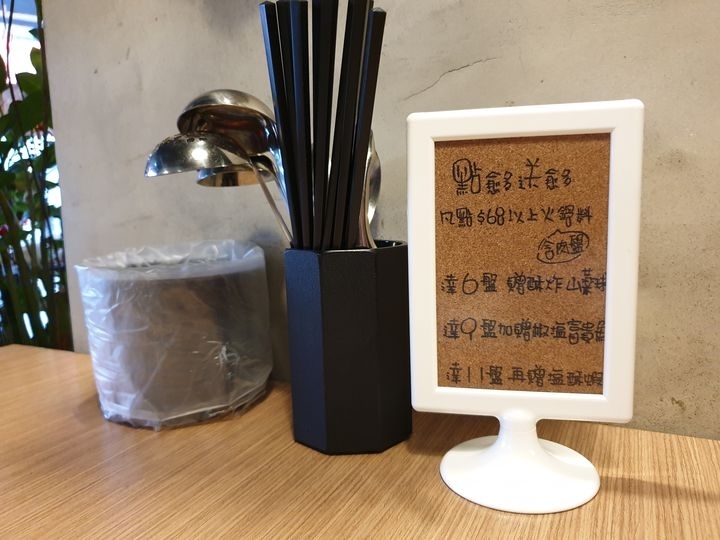 【台北內湖 美食】川老爺麻辣鍋，好吃湯底火鍋料!!熱炒加值/溫體牛買一送一/螃蟹豪華海鮮拼盤/現正限時升級優惠中呀!!/捷運葫洲站