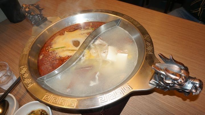 【台北內湖 美食】川老爺麻辣鍋，好吃湯底火鍋料!!熱炒加值/溫體牛買一送一/螃蟹豪華海鮮拼盤/現正限時升級優惠中呀!!/捷運葫洲站