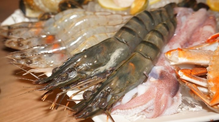 【台北內湖 美食】川老爺麻辣鍋，好吃湯底火鍋料!!熱炒加值/溫體牛買一送一/螃蟹豪華海鮮拼盤/現正限時升級優惠中呀!!/捷運葫洲站