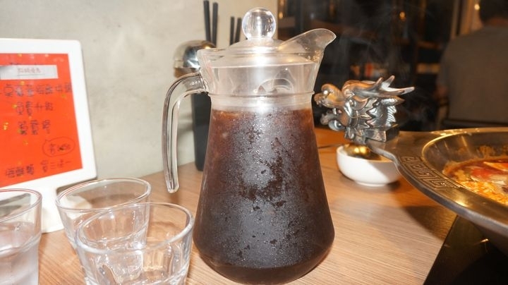 【台北內湖 美食】川老爺麻辣鍋，好吃湯底火鍋料!!熱炒加值/溫體牛買一送一/螃蟹豪華海鮮拼盤/現正限時升級優惠中呀!!/捷運葫洲站